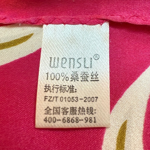 Wensli 100% Silk Scarf – 33” Square – Opera Mask Print – 33" Square - Picture 8 of 9